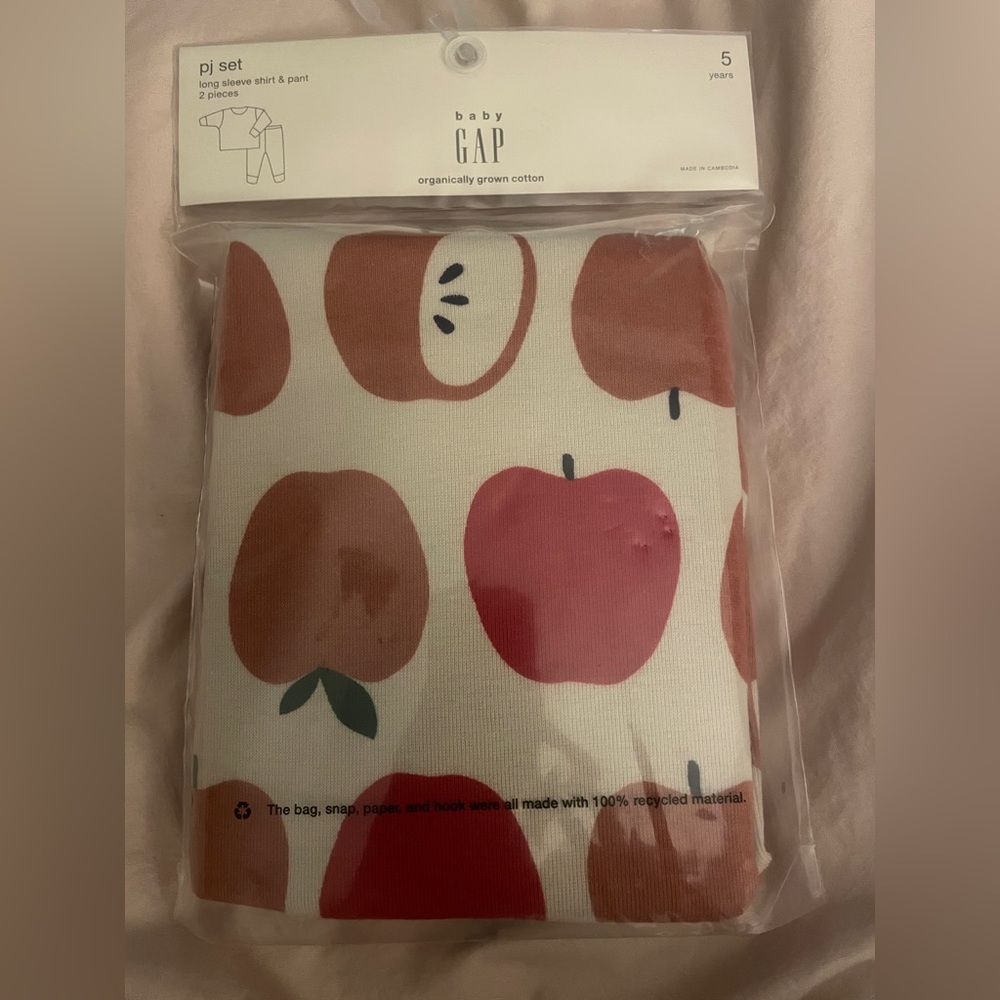 GAP Baby PJ Pajama set Apples Organically Grown Cotton 5 years brand new